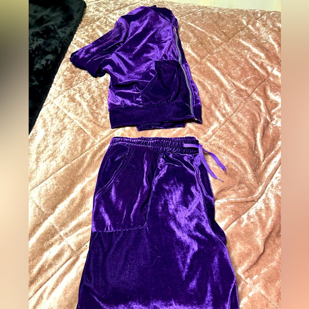Velvet Tracksuit very stylish and can hug curve very well